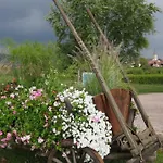 Le Petit Moulin *